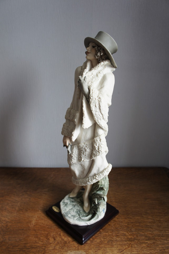 Лара в меховом манто, Джузеппе Армани, статуэтка