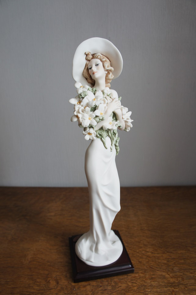 Девушка с лилиями, Giuseppe Armani, статуэтка
