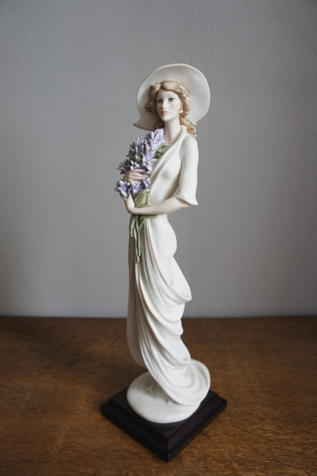 Девушка с лавандой, Джузеппе Армани, статуэтка