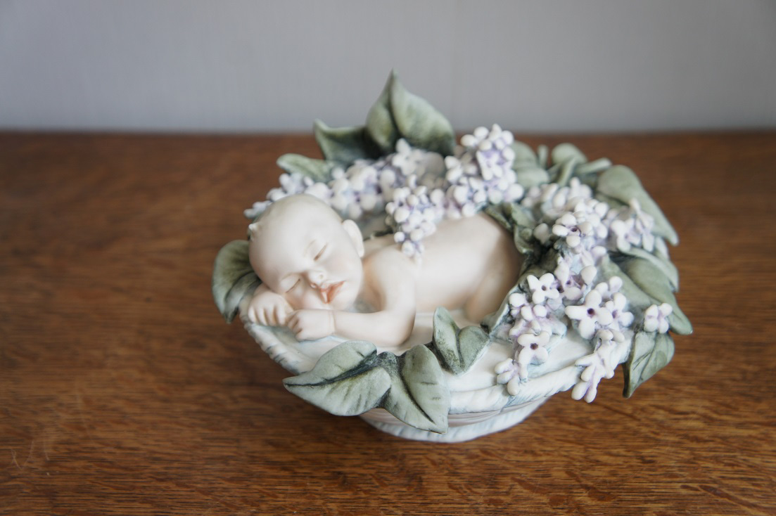 Младенец в сирени, Giuseppe Armani, Florence, Capodimonte, статуэтка