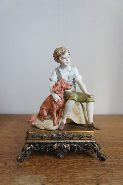 Юноша с сеттером, Benacchio, Каподимонте, фарфоровые статуэтки. KunstGalerie