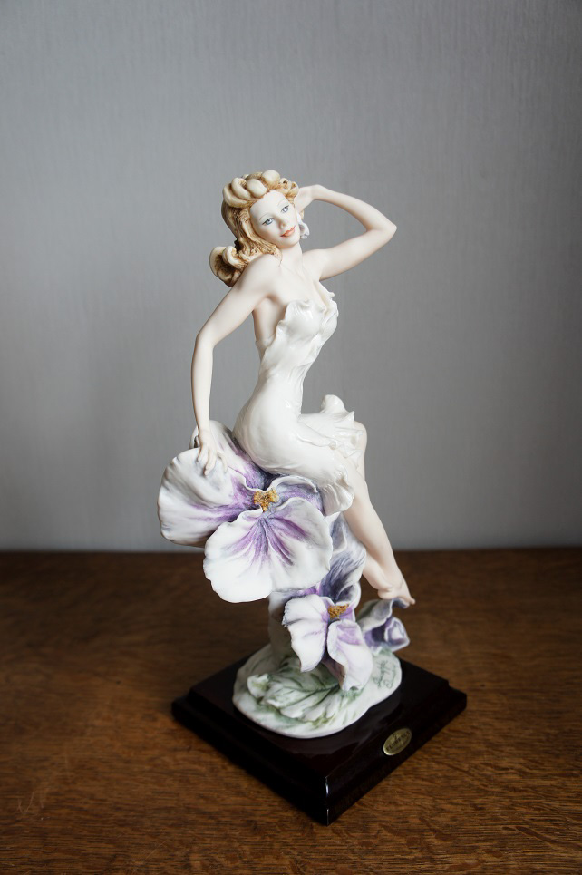 Мисс Виолетта, Giuseppe Armani, статуэтка
