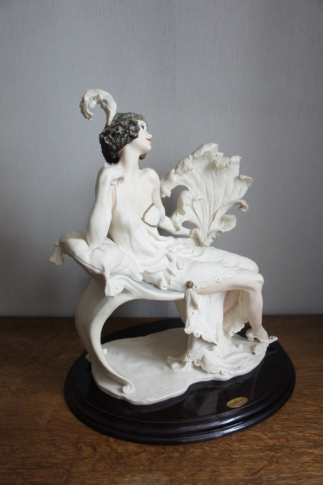 Леди на софе Elegance, Giuseppe Armani, статуэтка