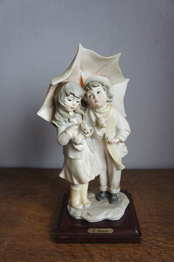 Детишки под зонтом, Giuseppe Armani, Florence, Capodimonte, статуэтка, KunstGalerie.ru