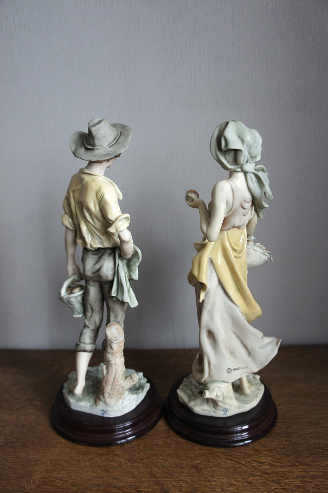 Деревенские юноша и девушка, Джузеппе Армани, статуэтка