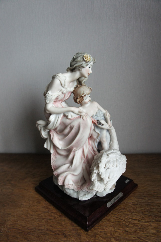 Материнство с лебедем, Giuseppe Armani, статуэтка