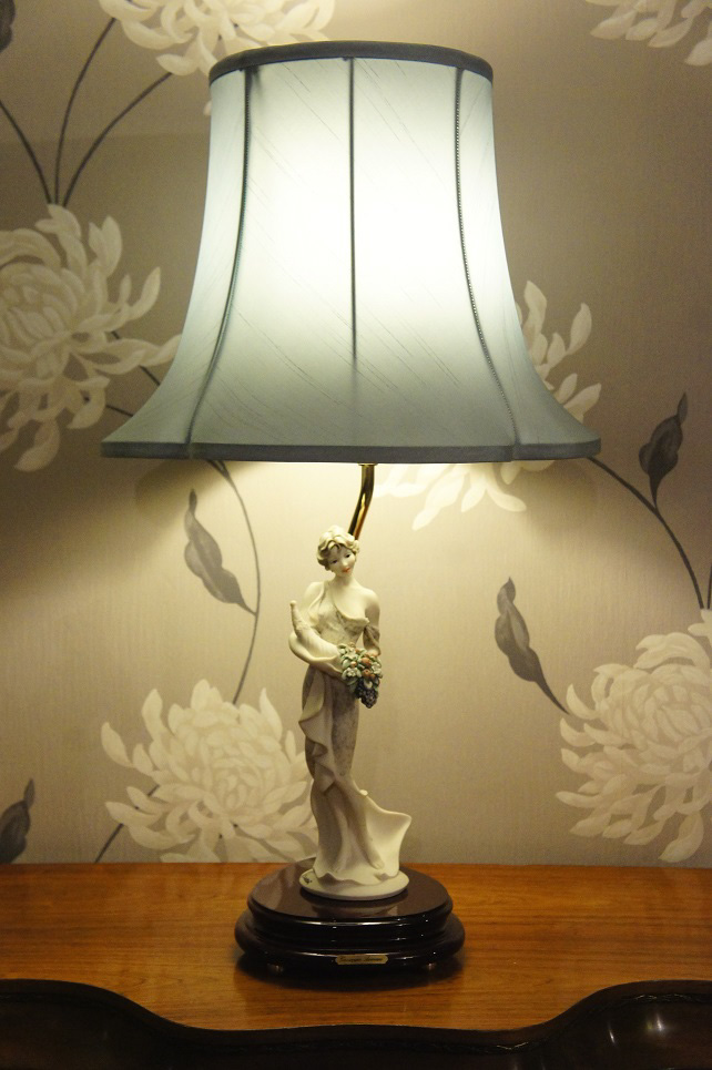 Лампа Леди с рогом изобилия, Giuseppe Armani, статуэтка