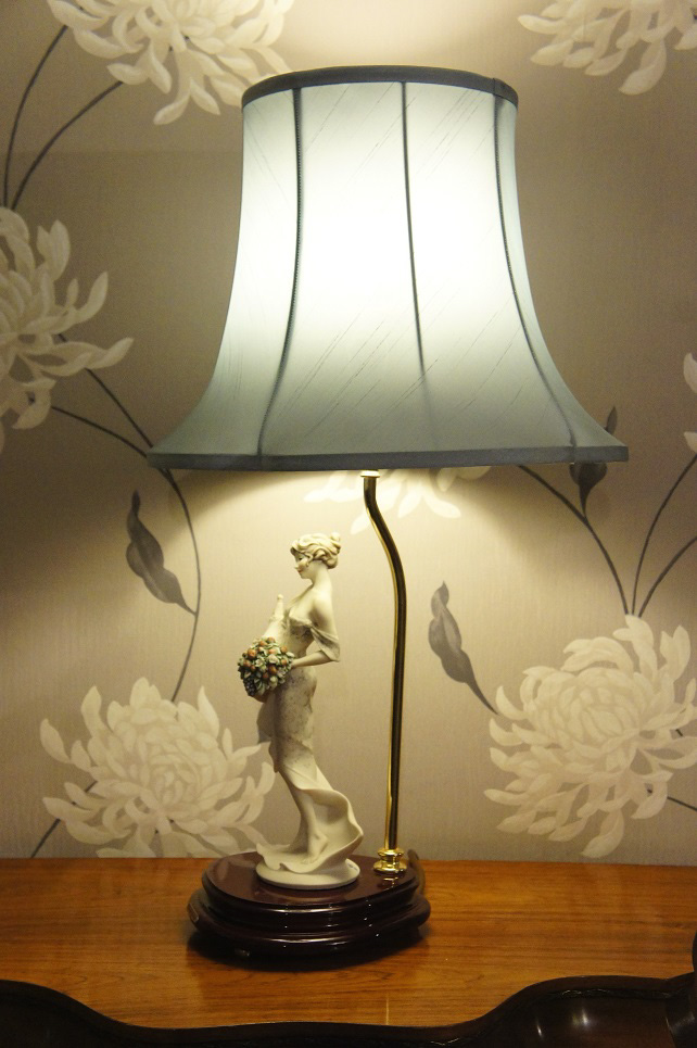 Лампа Леди с рогом изобилия, Giuseppe Armani, купить