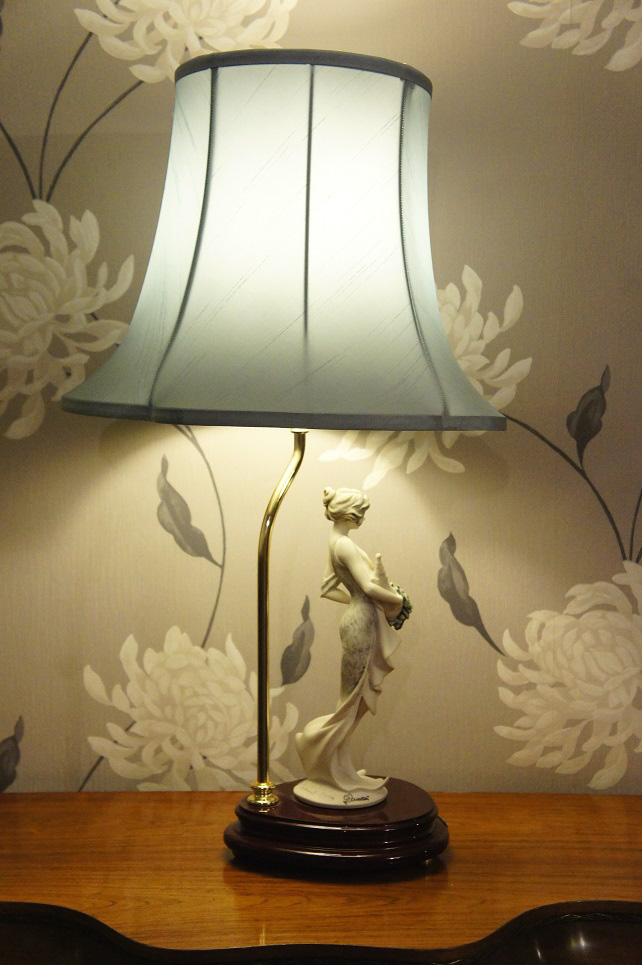 Лампа Леди с рогом изобилия, Джузеппе Армани, статуэтка