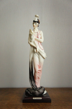 Дама с зеркальцем, Giuseppe Armani, Florence, Capodimonte, статуэтка, KunstGalerie.ru