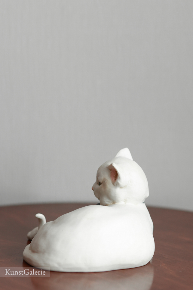 Белый кот с бантом, Giuseppe Cappe, Capodimonte, статуэтка