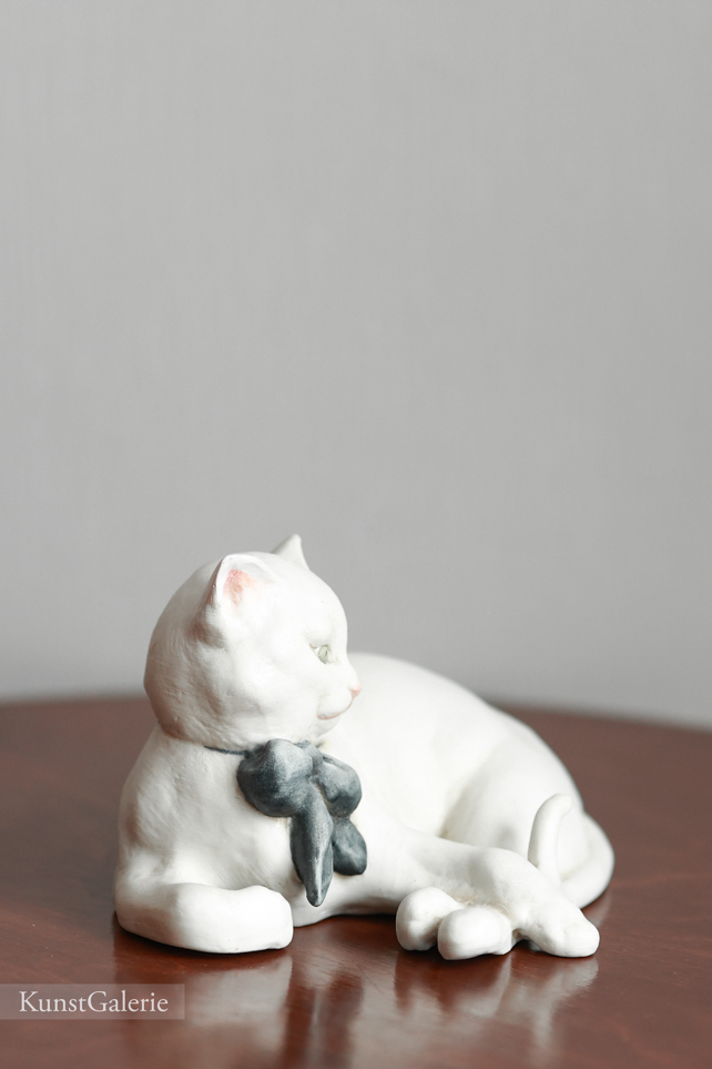 Белый кот с бантом, Giuseppe Cappe, Capodimonte, статуэтка