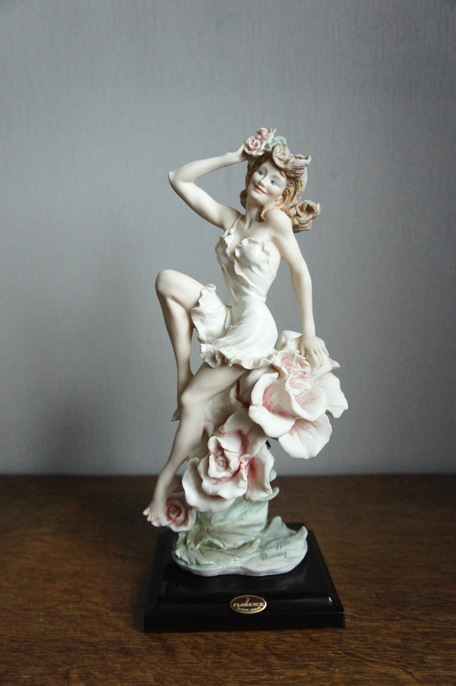 Мисс Роуз, Giuseppe Armani, статуэтка