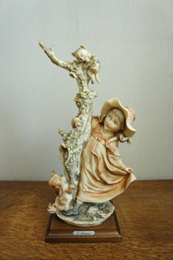 Девочка у дерева, Giuseppe Armani, Florence, Capodimonte, статуэтка, KunstGalerie.ru