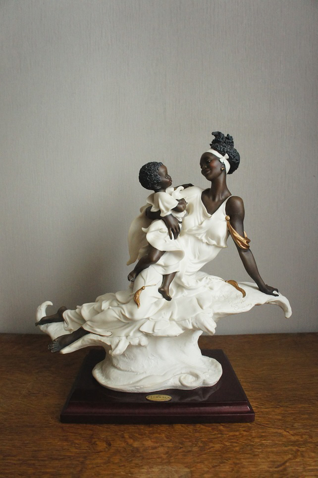 Материнство Black Maternity, Giuseppe Armani, Florence, статуэтка