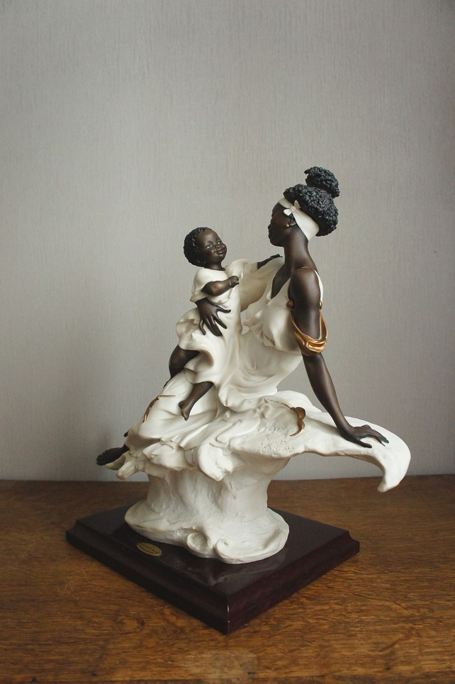 Материнство Black Maternity, Джузеппе Армани, Флоренс, статуэтка