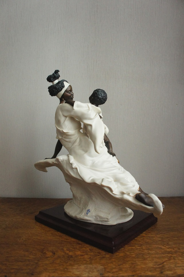 Материнство Black Maternity, Джузеппе Армани, Флоренс, статуэтка