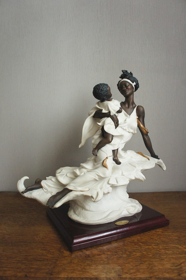 Материнство Black Maternity, Giuseppe Armani, Florence, статуэтка