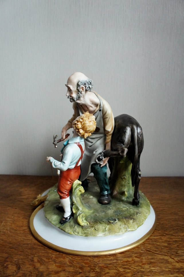 Кузнец и мальчик с лошадкой, Tyche Tosca, Каподимонте, статуэтка