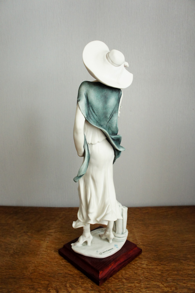 София в темном с пекинесом, Giuseppe Armani, Florence, статуэтка