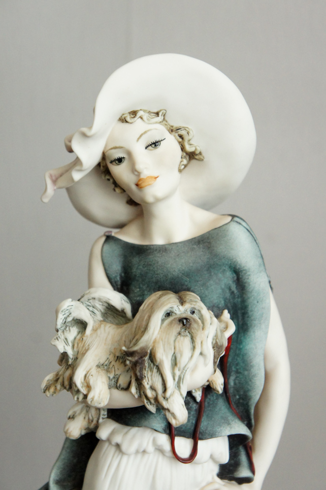 София в темном с пекинесом, Giuseppe Armani, Florence, статуэтка