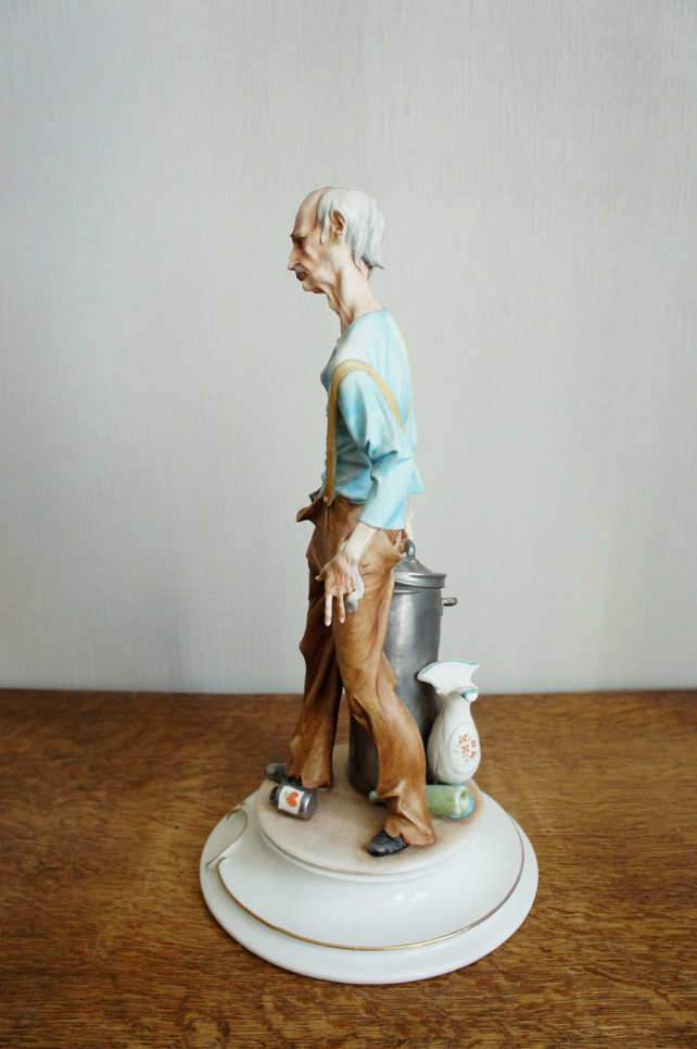 Мужчина с мусорным баком, Tosca, Каподимонте, статуэтка