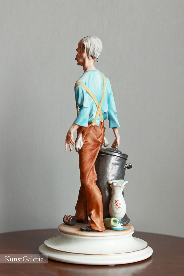 Бродяга с баком, Tosca, Capodimonte, статуэтка