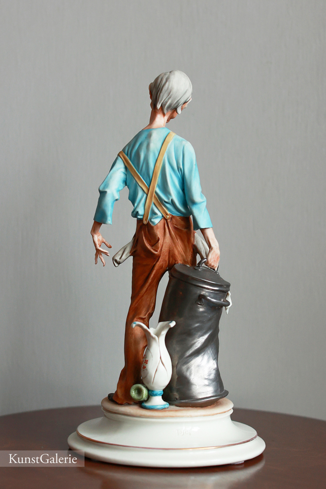 Бродяга с баком, Tosca, Capodimonte, статуэтка