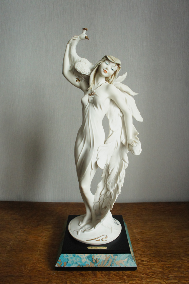 Леди с белым павлином, Giuseppe Armani, Florence, статуэтка