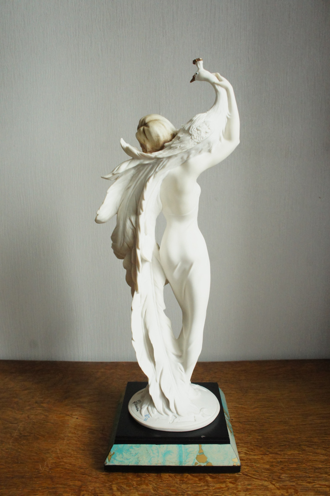 Леди с белым павлином, Giuseppe Armani, Florence, статуэтка