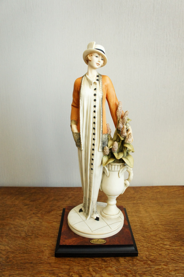 Леди у вазона с цветами, Giuseppe Armani, статуэтка