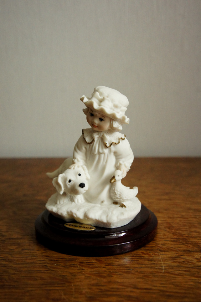Девочка с щенком, Джузеппе Армани, Флоренс, Каподимонте, статуэтка