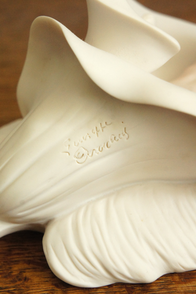 Младенец в белой лилии, Giuseppe Armani, статуэтка