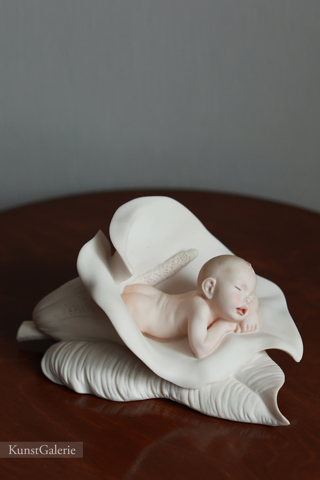 Младенец в белой лилии, Giuseppe Armani, купить
