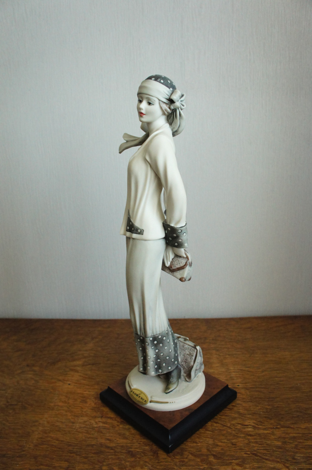 Колетт с клатчем, Джузеппе Армани, статуэтка