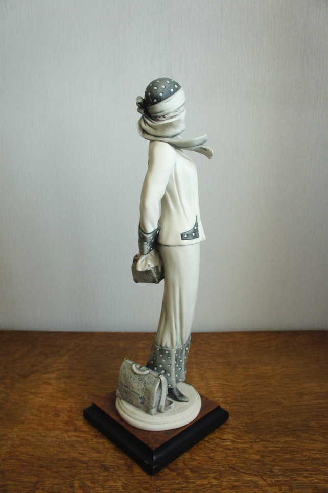 Колетт с клатчем, Джузеппе Армани, статуэтка