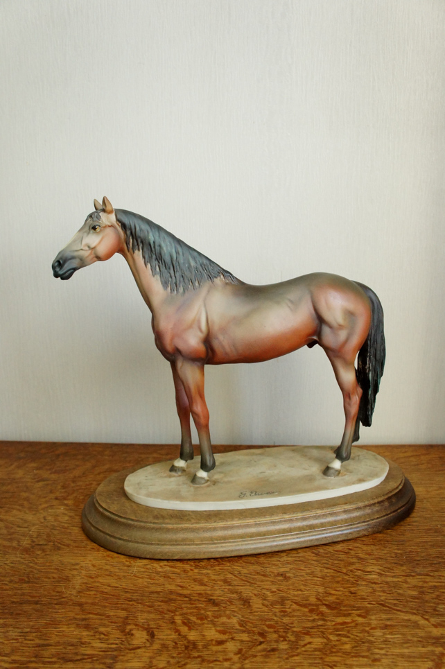 Гнедой конь, Джузеппе Армани, статуэтка
