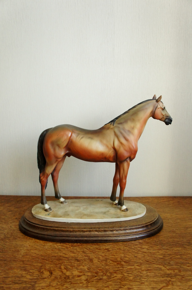 Гнедой конь, Джузеппе Армани, статуэтка
