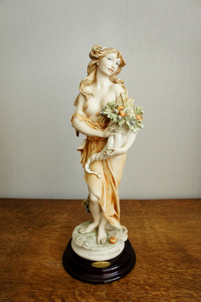Дама с рогом изобилия, Джузеппе Армани, статуэтка