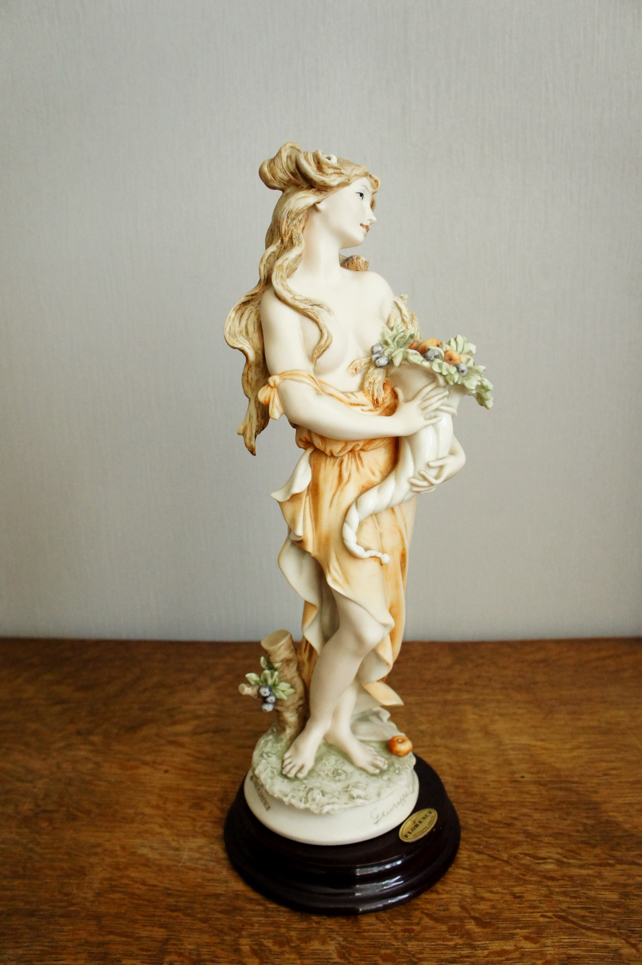 Дама с рогом изобилия, Giuseppe Armani, статуэтка