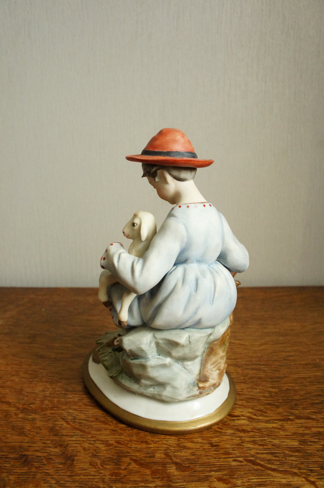 Девочка с барашком, Gianni Merlo , Каподимонте, статуэтка