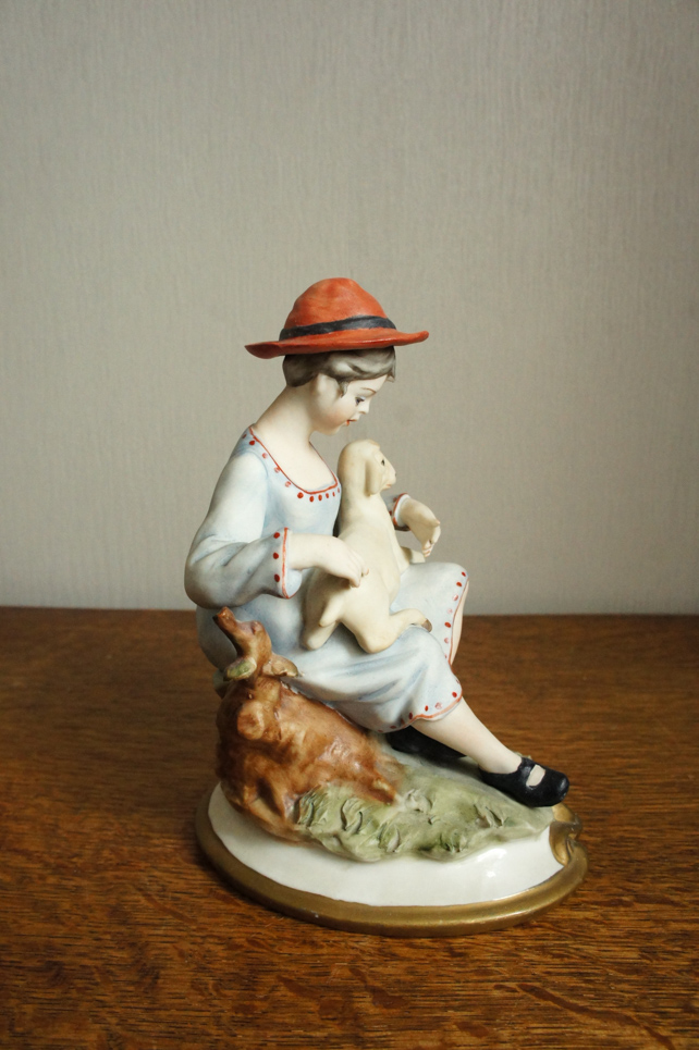 Девочка с барашком, Gianni Merlo, Capodimonte, статуэтка