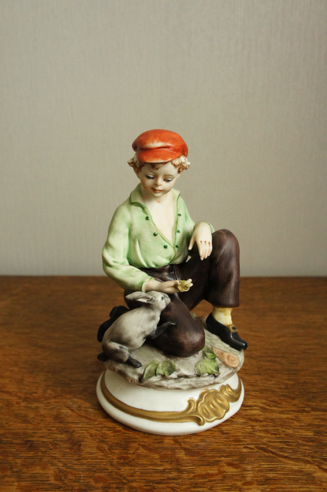 Мальчик с кроликом, Gianni Merlo, Capodimonte, статуэтка