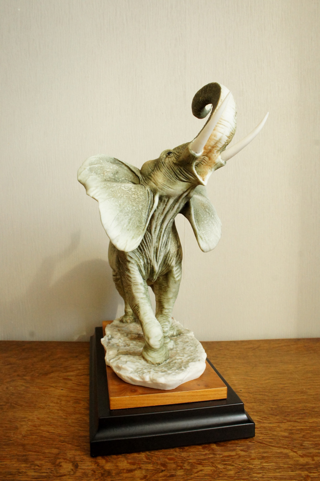 Слон на водопое, Джузеппе Армани, статуэтка