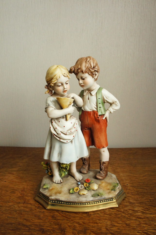 Дети на полянке, Бенаккио Луиджи , Каподимонте, статуэтка