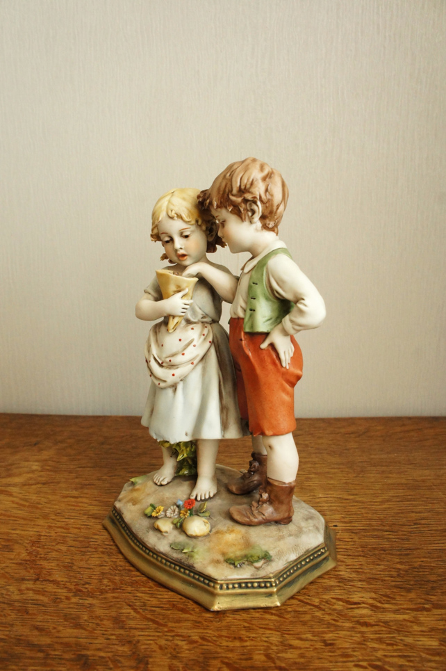 Дети на полянке, Luigi Giorgio Benacchio, Capodimonte, статуэтка