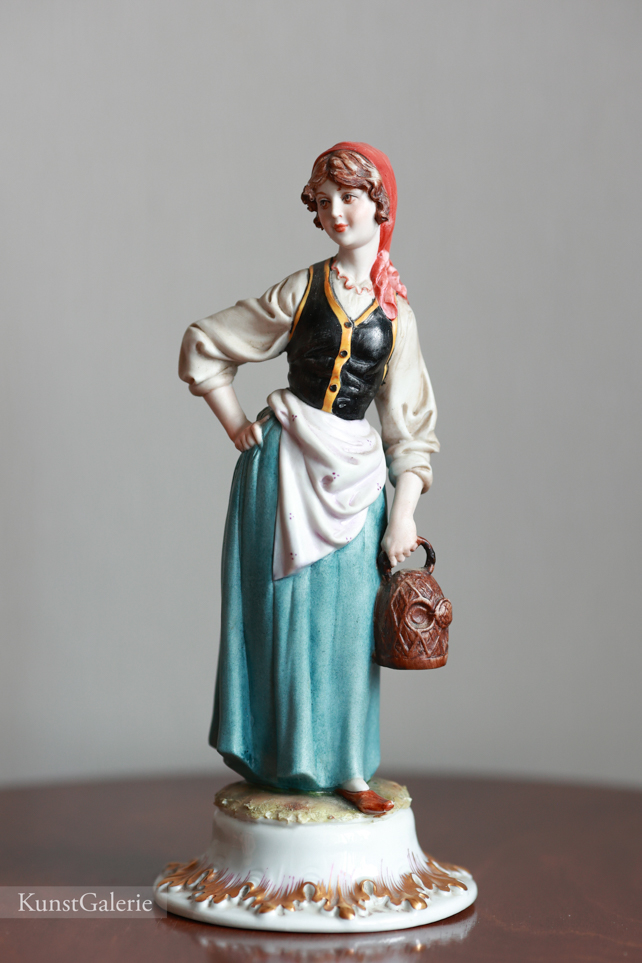 Девушка в красном платке, Tyche Tosca, Capodimonte, статуэтка