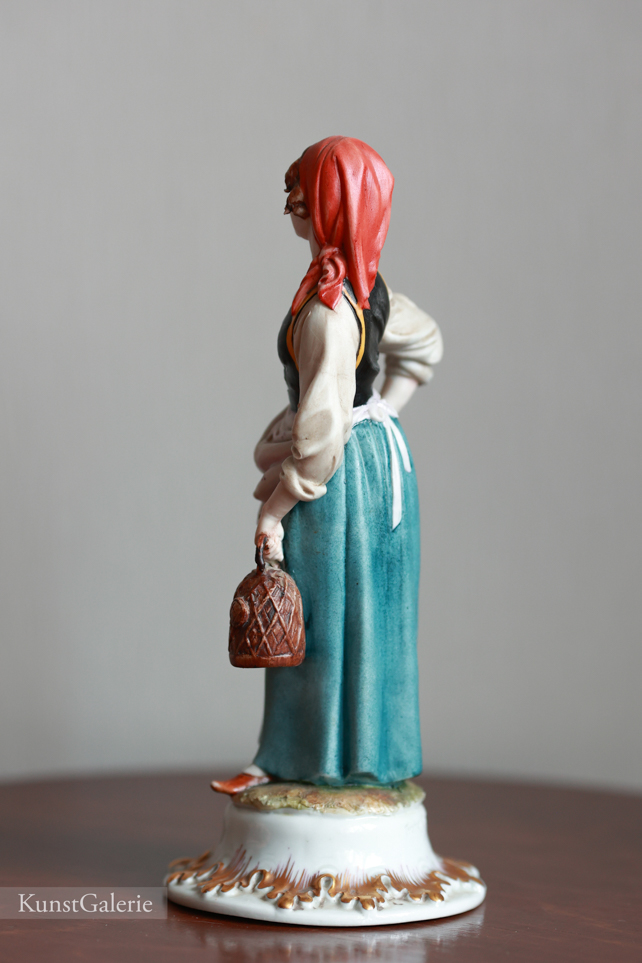 Девушка в красном платке, Tyche Tosca, Каподимонте, статуэтка