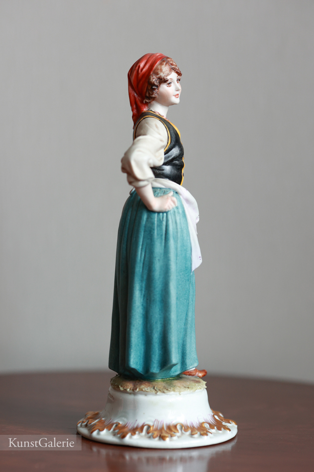 Девушка в красном платке, Tyche Tosca, Каподимонте, статуэтка