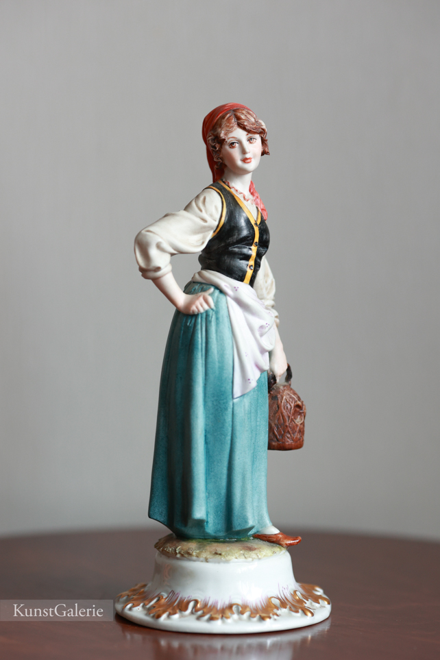 Девушка в красном платке, Tyche Tosca, Capodimonte, статуэтка